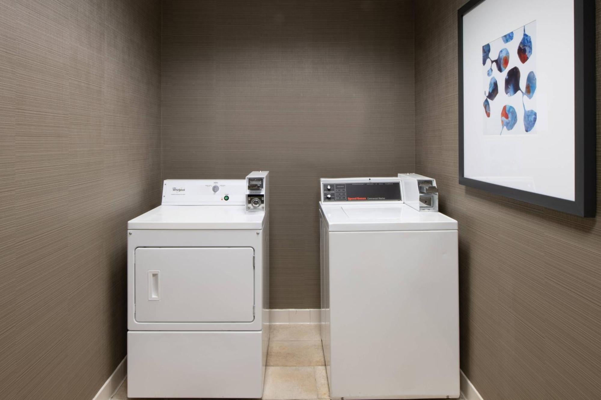 מלון Courtyard By Marriott Oakland Airport מראה חיצוני תמונה