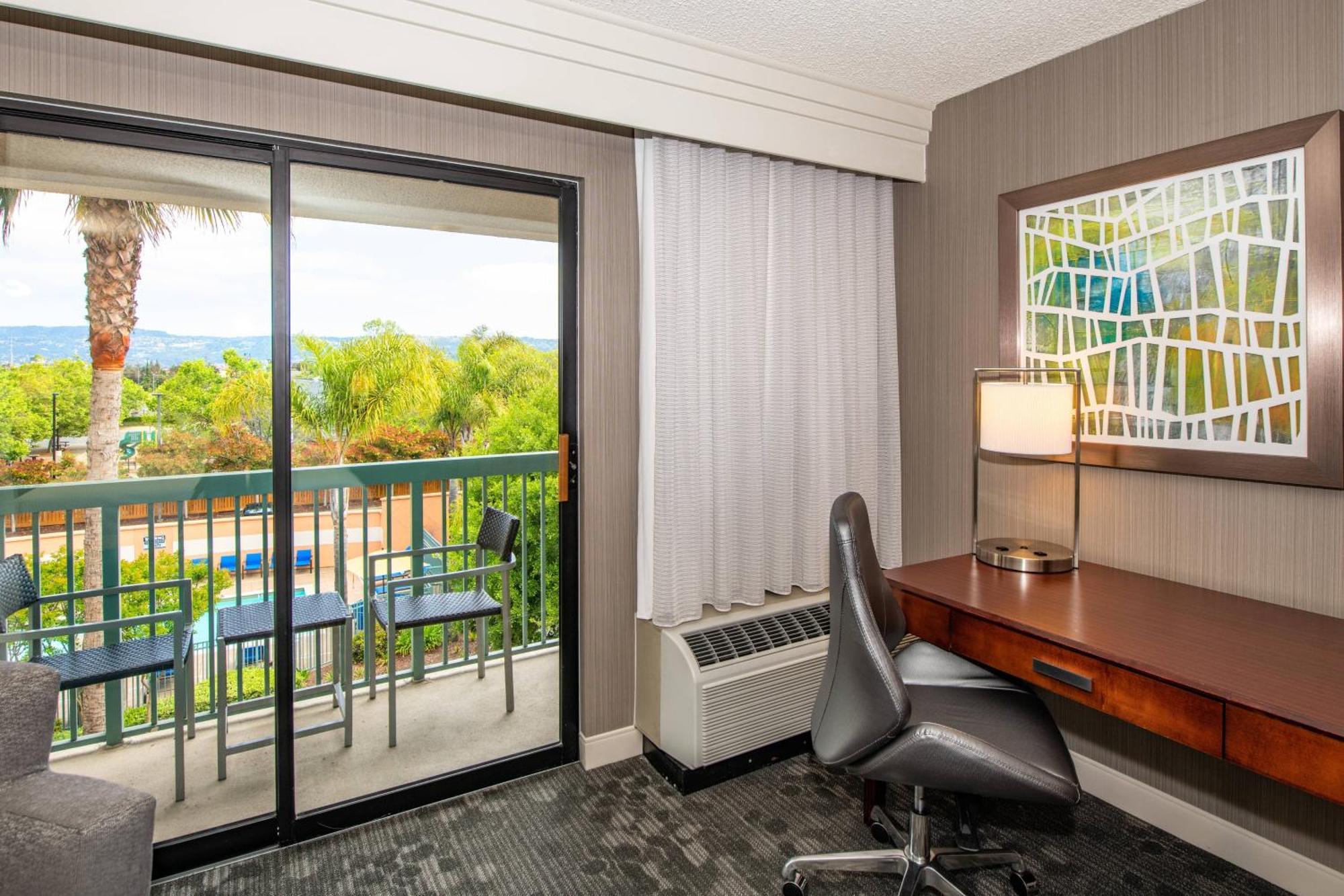מלון Courtyard By Marriott Oakland Airport מראה חיצוני תמונה